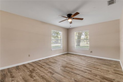 House in Edgewater, Florida 3 bedrooms, 159.98 sq.m. № 2316583 - photo 10