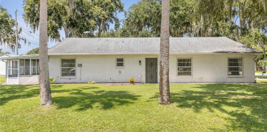 House in Edgewater, Florida 3 bedrooms, 159.98 sq.m. № 2316583