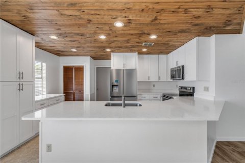 House in Edgewater, Florida 3 bedrooms, 159.98 sq.m. № 2316583 - photo 2