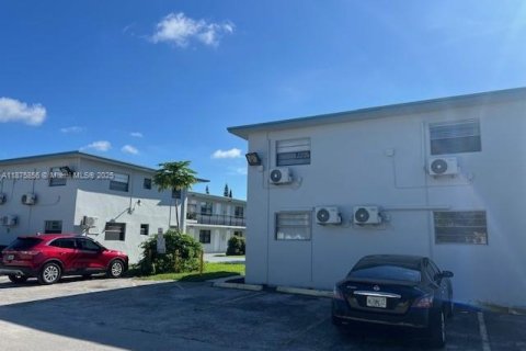 Condo in Miami, Florida, 2 bedrooms  № 1927227 - photo 4
