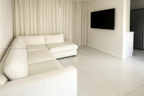 Commercial property in Miami, Florida 156.35 sq.m. № 1925323 - photo 3