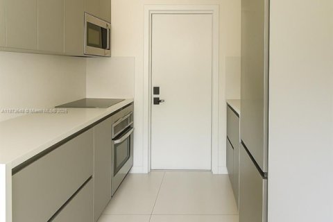 Commercial property in Miami, Florida 156.35 sq.m. № 1925323 - photo 4