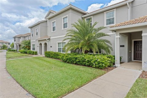Townhouse in STOREY LAKE in Kissimmee, Florida 4 bedrooms, 177.81 sq.m. № 1821193 - photo 2