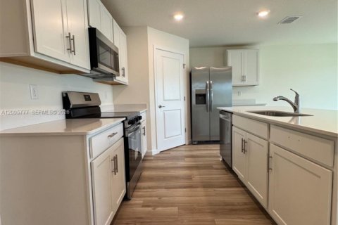 Villa ou maison à louer à Ocala, Floride: 4 chambres № 2385295 - photo 7