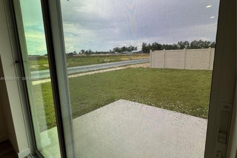 Villa ou maison à louer à Ocala, Floride: 4 chambres № 2385295 - photo 13
