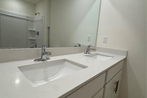 Villa ou maison à louer à Ocala, Floride: 4 chambres № 2385295 - photo 8