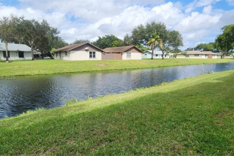 Condo in Davie, Florida, 1 bedroom  № 1954221 - photo 23
