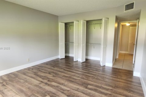 Condo in Davie, Florida, 1 bedroom  № 1954221 - photo 11
