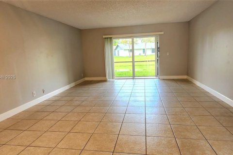 Condo in Davie, Florida, 1 bedroom  № 1954221 - photo 2