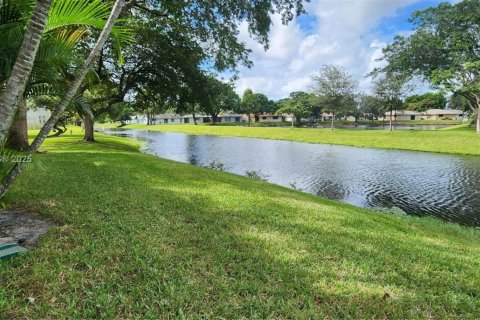 Condo in Davie, Florida, 1 bedroom  № 1954221 - photo 21