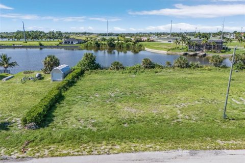 Terreno en venta en Cape Coral, Florida № 1812589 - foto 12