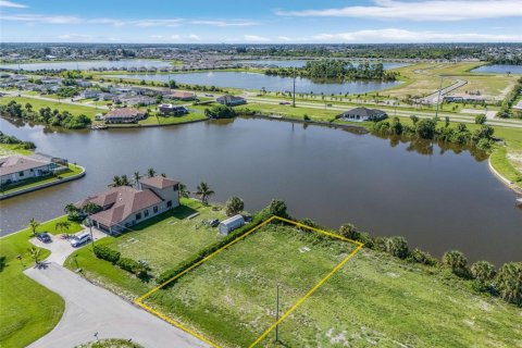 Terreno en venta en Cape Coral, Florida № 1812589 - foto 1