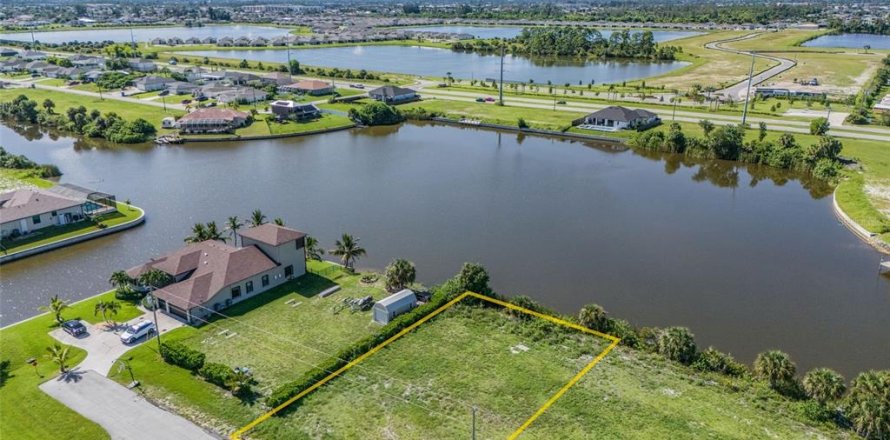 Terreno en Cape Coral, Florida № 1812589