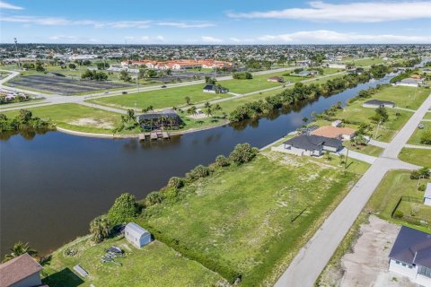 Terreno en venta en Cape Coral, Florida № 1812589 - foto 24