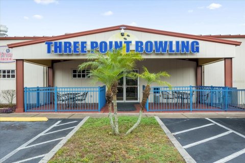 Immobilier commercial à vendre à Orlando, Floride: 1741.92 m2 № 1722507 - photo 1