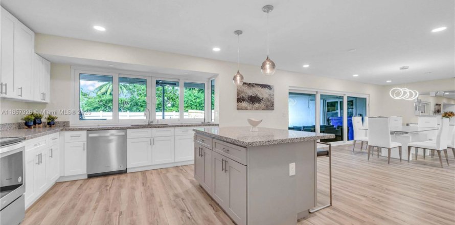 Villa ou maison à Hollywood, Floride 3 chambres, 183.02 m2 № 1887317