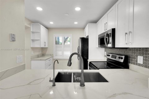 Condominio en Plantation, Florida, 2 dormitorios  № 1995809