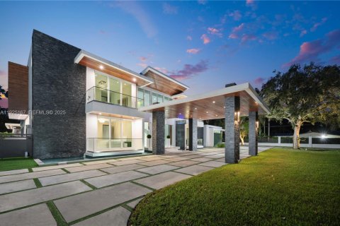 Casa en venta en Pinecrest, Florida, 8 dormitorios, 942.96 m2 № 1984220 - foto 2