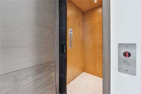 Casa en venta en Pinecrest, Florida, 8 dormitorios, 942.96 m2 № 1984220 - foto 19