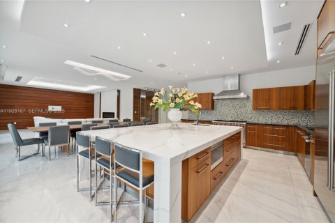 Casa en venta en Pinecrest, Florida, 8 dormitorios, 942.96 m2 № 1984220 - foto 13
