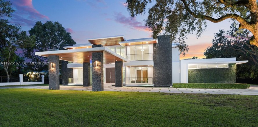 Casa en Pinecrest, Florida 8 dormitorios, 942.96 m2 № 1984220