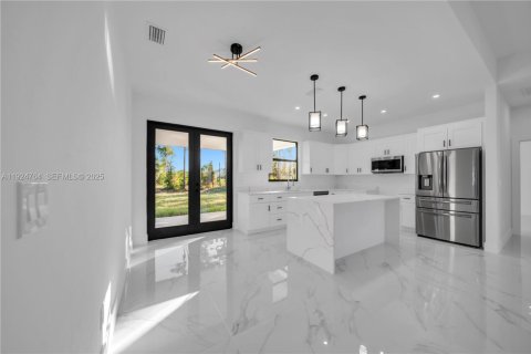 Casa en venta en Lehigh Acres, Florida, 3 dormitorios № 1982812 - foto 8