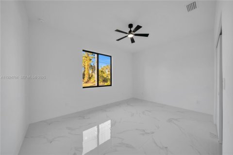 Casa en venta en Lehigh Acres, Florida, 3 dormitorios № 1982812 - foto 18