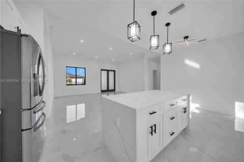 Casa en venta en Lehigh Acres, Florida, 3 dormitorios № 1982812 - foto 5