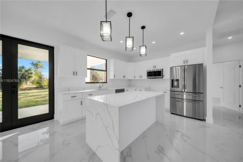 Casa en venta en Lehigh Acres, Florida, 3 dormitorios № 1982812 - foto 6