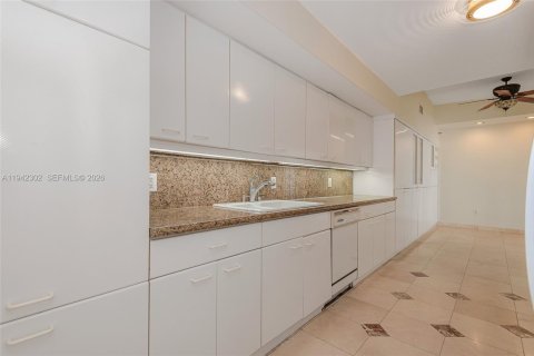 Copropriété à vendre à Sunny Isles Beach, Floride: 3 chambres, 275.92 m2 № 1999202 - photo 9