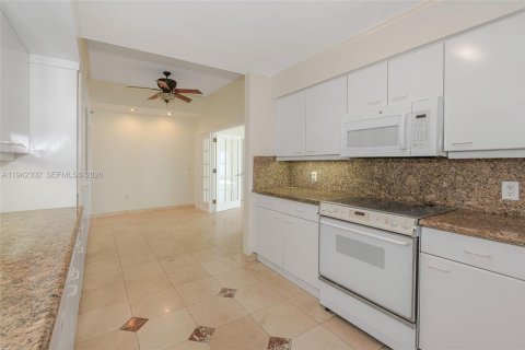 Copropriété à vendre à Sunny Isles Beach, Floride: 3 chambres, 275.92 m2 № 1999202 - photo 10