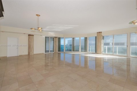Copropriété à vendre à Sunny Isles Beach, Floride: 3 chambres, 275.92 m2 № 1999202 - photo 6