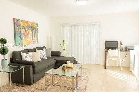 Condo in Coral Springs, Florida, 1 bedroom  № 2026378 - photo 3