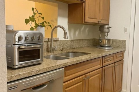 Condo in Coral Springs, Florida, 1 bedroom  № 2026378 - photo 6