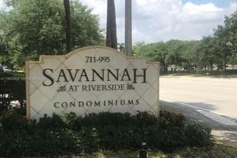 Condo in Coral Springs, Florida, 1 bedroom  № 2026378 - photo 2