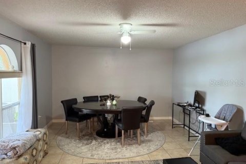 Casa en alquiler en Kissimmee, Florida, 4 dormitorios, 264.4 m2 № 1899903 - foto 10
