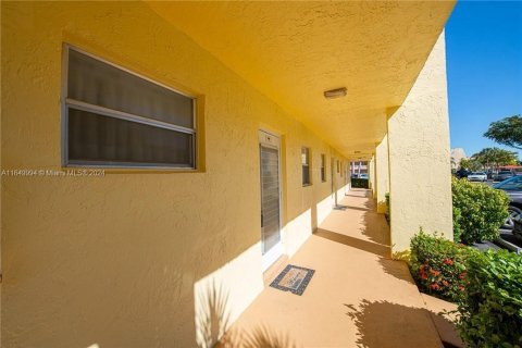 Condominio en venta en Margate, Florida, 1 dormitorio, 66.89 m2 № 2077199 - foto 16