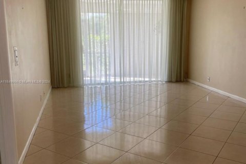 Condominio en venta en Margate, Florida, 1 dormitorio, 66.89 m2 № 2077199 - foto 5