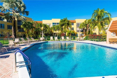 Condominio en venta en Margate, Florida, 1 dormitorio, 66.89 m2 № 2077199 - foto 17