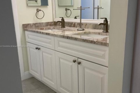 Condominio en venta en Margate, Florida, 1 dormitorio, 66.89 m2 № 2077199 - foto 10