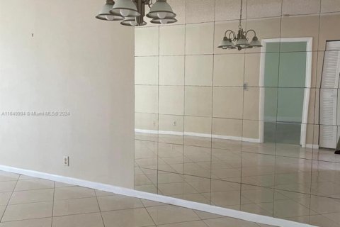 Condominio en venta en Margate, Florida, 1 dormitorio, 66.89 m2 № 2077199 - foto 6