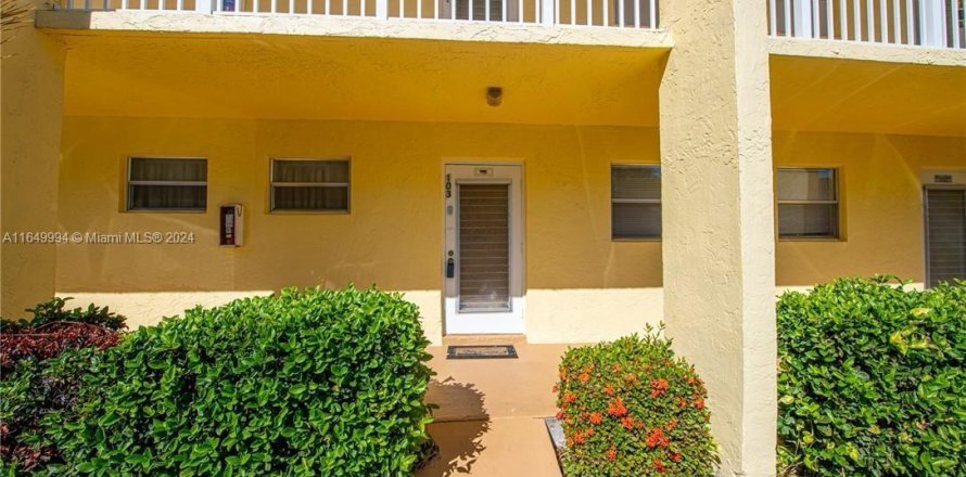 Condominio en Margate, Florida, 1 dormitorio  № 2077199