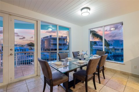 House in Tavernier, Florida 4 bedrooms, 291.71 sq.m. № 1987757 - photo 5