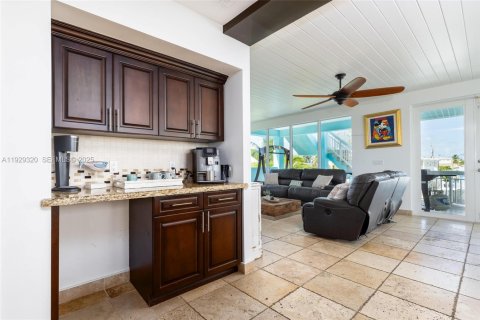 House in Tavernier, Florida 4 bedrooms, 291.71 sq.m. № 1987757 - photo 17