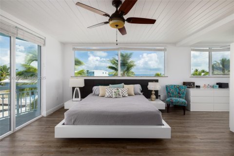 House in Tavernier, Florida 4 bedrooms, 291.71 sq.m. № 1987757 - photo 22