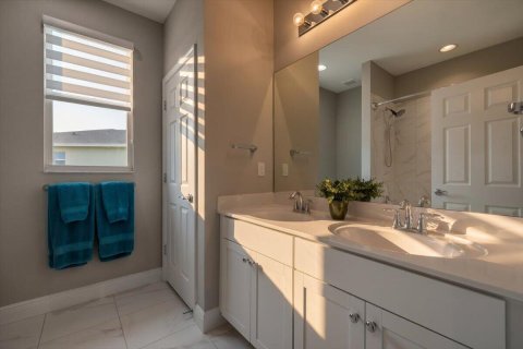Casa en venta en Port St. Lucie, Florida, 3 dormitorios, 262.73 m2 № 2382813 - foto 11