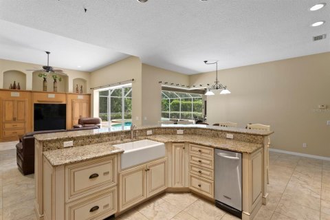 House in Tampa, Florida 5 bedrooms, 330.27 sq.m. № 1798540 - photo 22