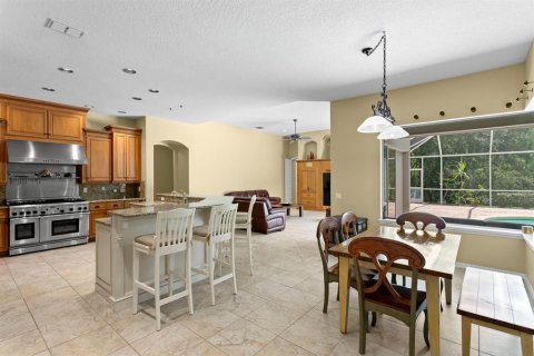 House in Tampa, Florida 5 bedrooms, 330.27 sq.m. № 1798540 - photo 11
