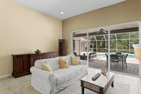 House in Tampa, Florida 5 bedrooms, 330.27 sq.m. № 1798540 - photo 7