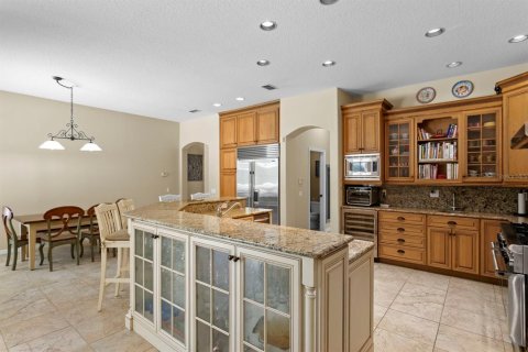 House in Tampa, Florida 5 bedrooms, 330.27 sq.m. № 1798540 - photo 27